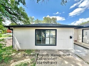 Building Photo - Updated Duplex in Charming Belton Texas!