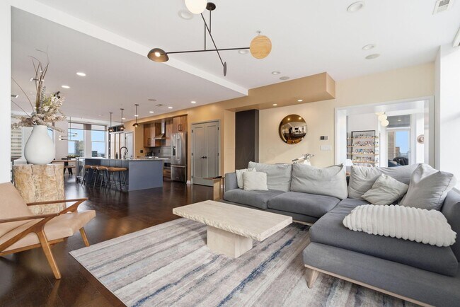 Building Photo - 145 N High St