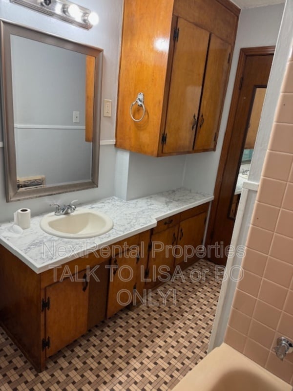 Building Photo - 2144 Napoleon Ave