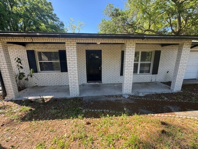 Building Photo - Home For Rent