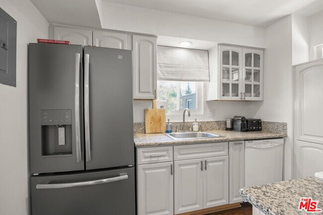 Building Photo - 27462 Country Glen Rd