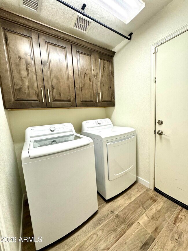 Building Photo - 830 N Granada Dr