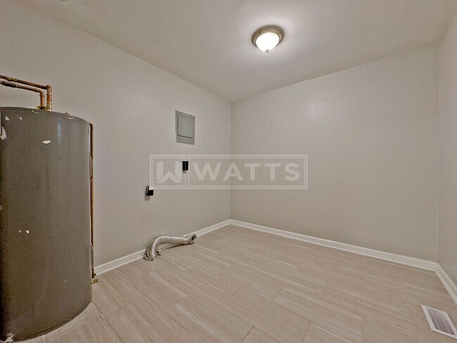 Building Photo - 3803 Crosby Dr