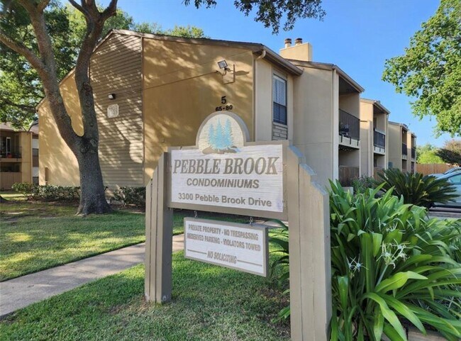 Building Photo - 3300 Pebblebrook Dr