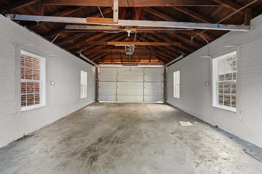 Building Photo - 1660 Irving St NW