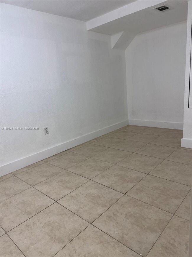 Building Photo - 16700 NW 72nd Ct