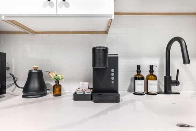 Building Photo - 781 Spring St