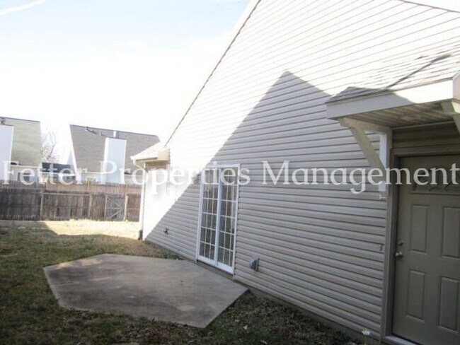 Building Photo - Dazzling Newburgh Home!
