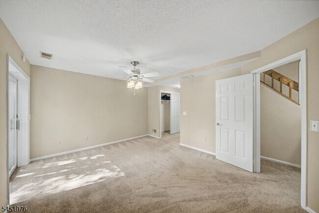Building Photo - 24 Pine Hollow Ct