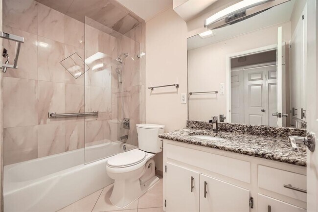 Building Photo - 3004 Maywood Cir