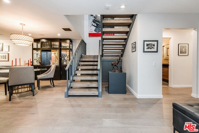 Building Photo - 4635 N Clybourn Ave