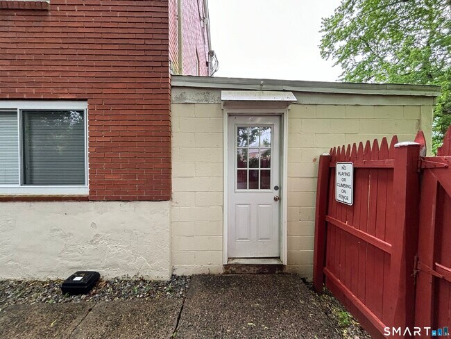 Building Photo - 12 N Taylor Ave
