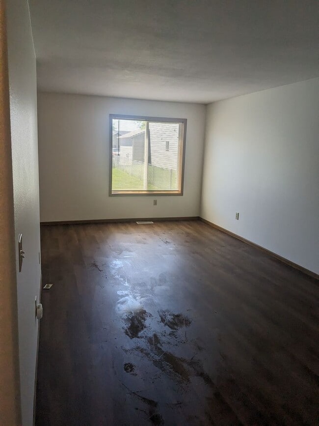 Building Photo - 3 Bedroom 1.5 Bathroom 4plex