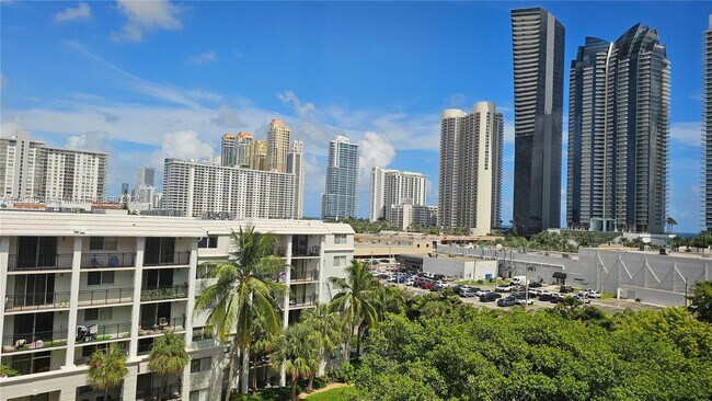 Building Photo - 17021 N Bay Rd