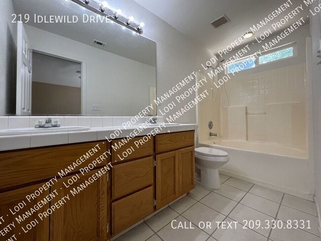 Building Photo - 219 Idlewild Dr
