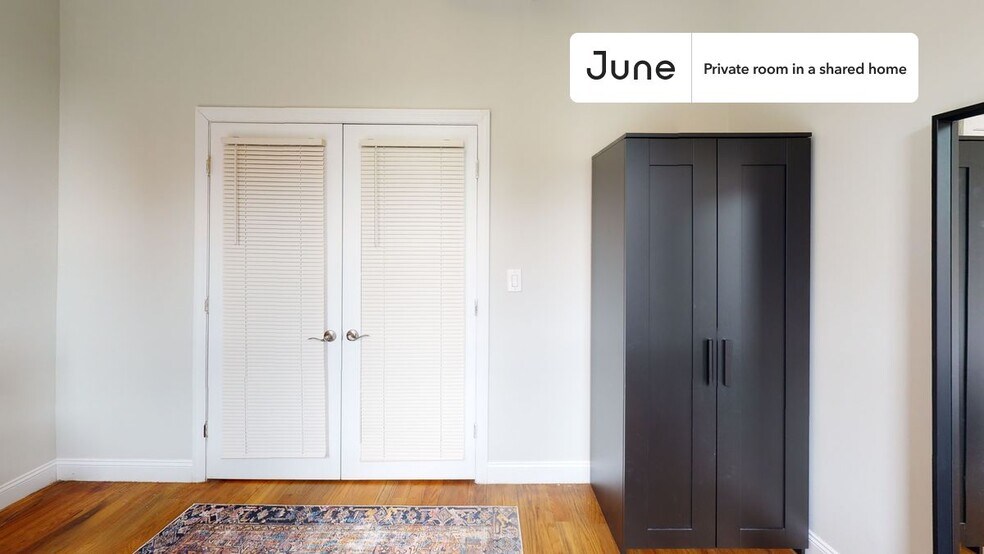 Building Photo - Private bedroom in 4 bed/1 bath Home
