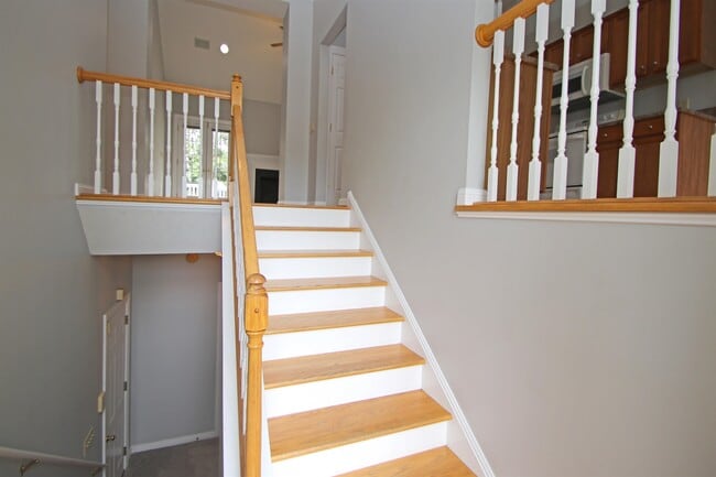 Building Photo - 155 Chelsea Cir