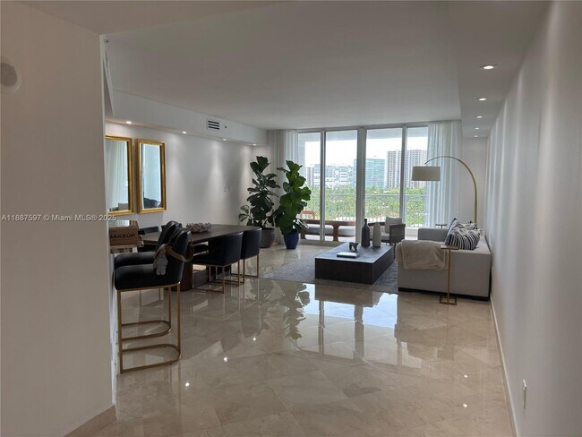 Building Photo - 9751 E Bay Harbor Dr