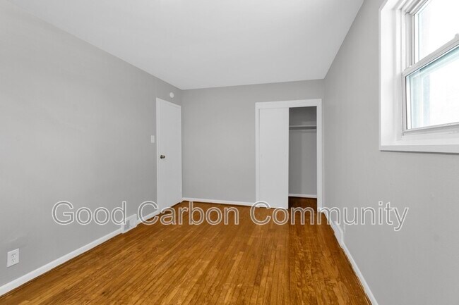 Building Photo - 15 Janice St