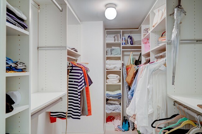 Building Photo - 5480 N Ocean Dr