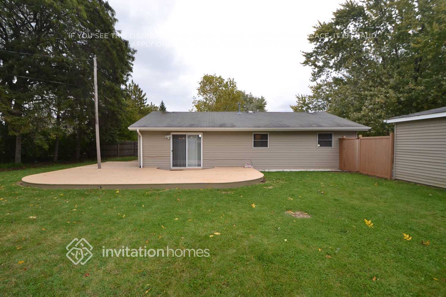 Building Photo - 16610 Robinhood Dr