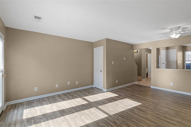 Building Photo - 715 Walker Rd