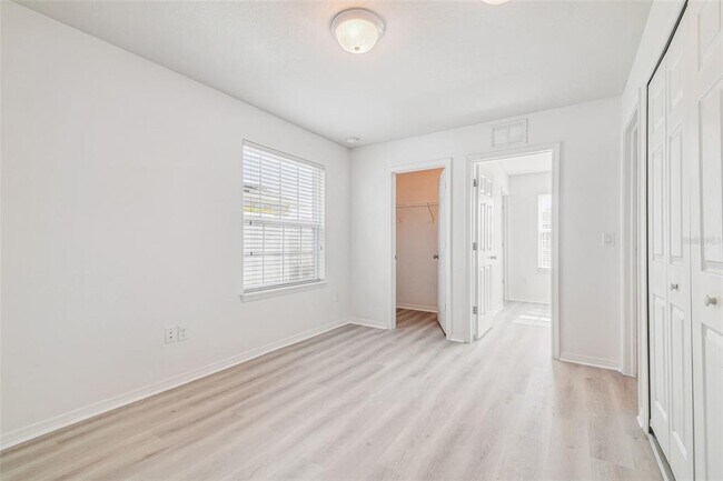 Building Photo - 4925 White Sanderling Ct