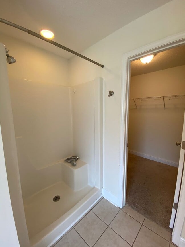 Building Photo - 205 Drayton Ct