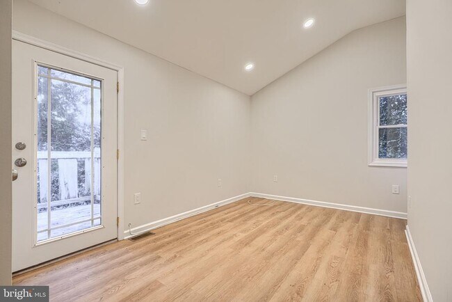 Building Photo - 528 Potomac Ave