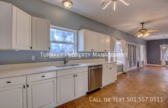 Building Photo - 3 Rocky Top Cove