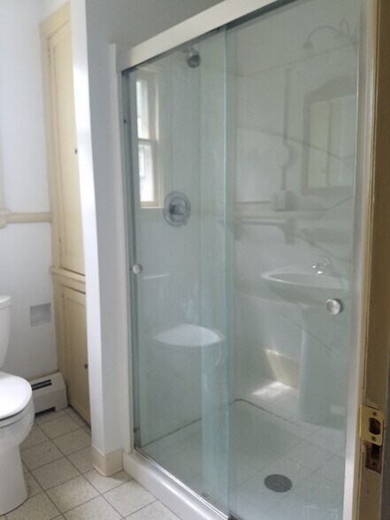 Building Photo - 115 Llenroc Ct