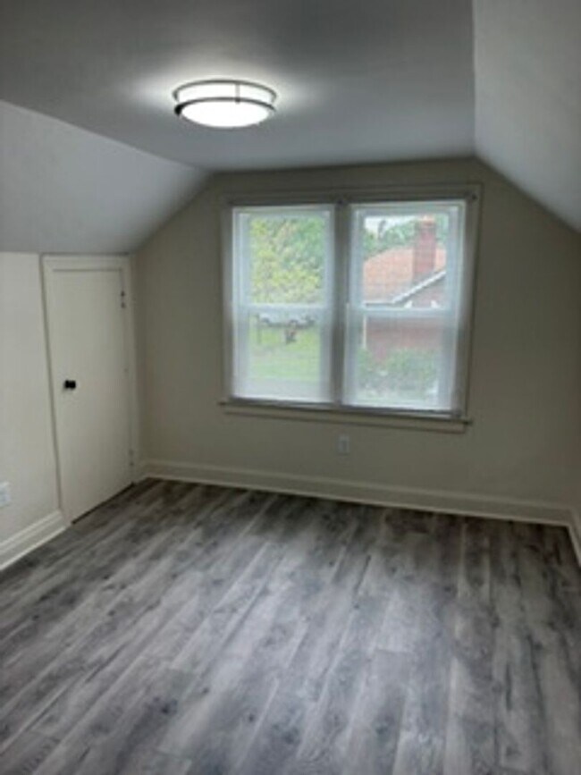 Building Photo - 300 Northwestern Pkwy