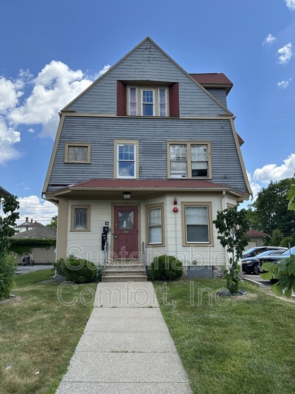 Building Photo - 36 Roxbury St