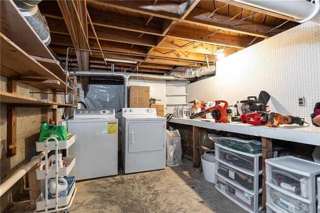 Building Photo - 1295 Lindenwood Ln NE