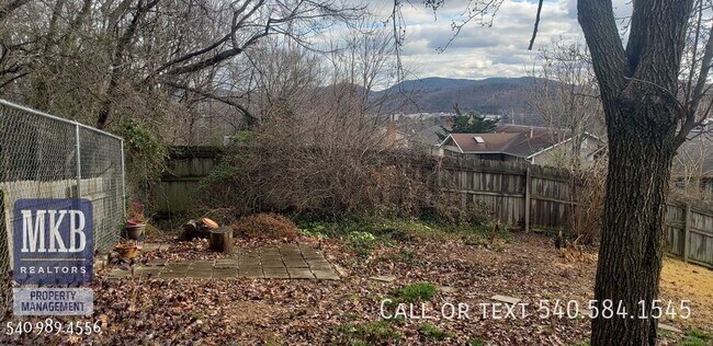 Building Photo - 3123 Glenmont Dr