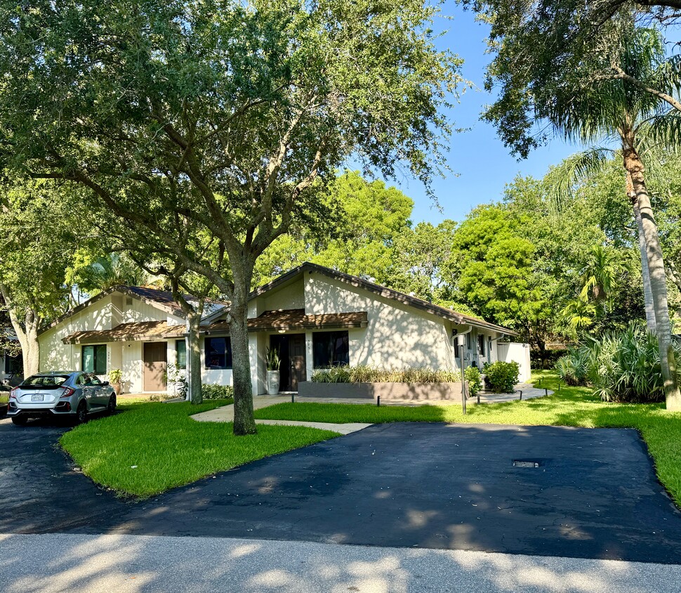 Primary Photo - 3936 Arelia Dr S