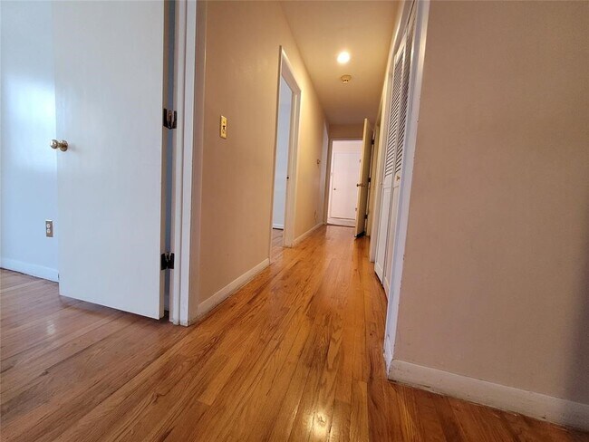 Building Photo - 45 Kenilworth Rd