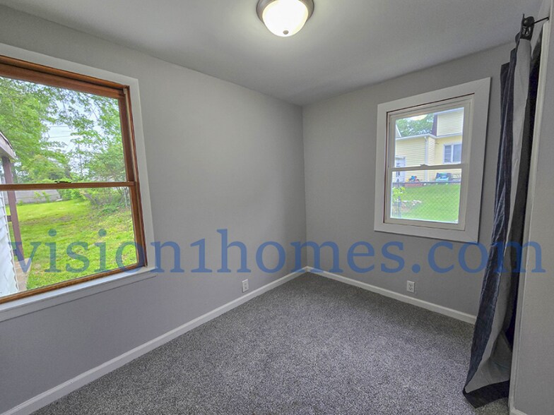 Building Photo - 402 N Nixon Ave