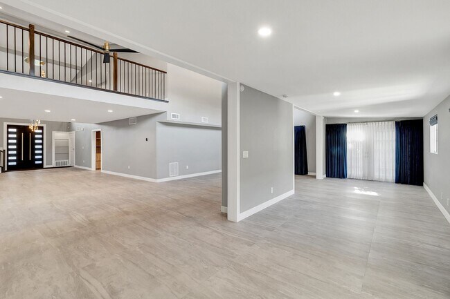 Building Photo - Stunning Remodeled 4-Bedroom Home in Exclu...