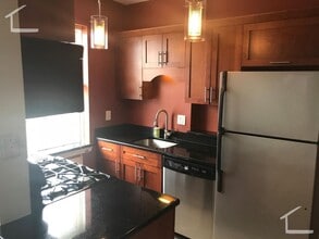 Building Photo - Nicely renovated 2 bed with in-unit laundry in Coolidge Corner!