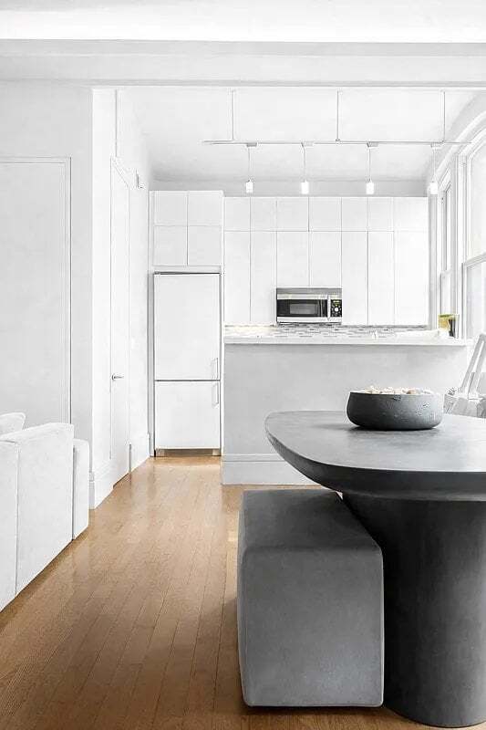 Building Photo - 640 Broadway