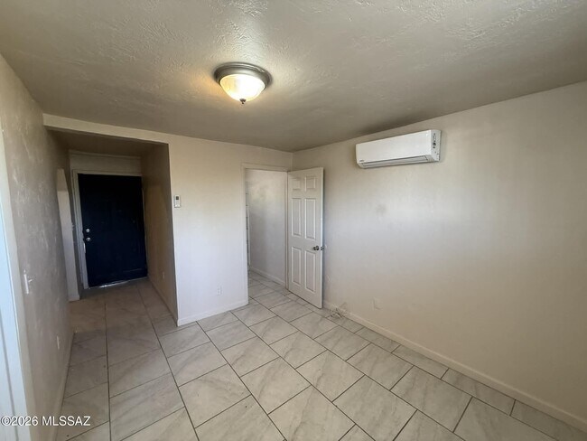 Building Photo - 365 W 33rd St