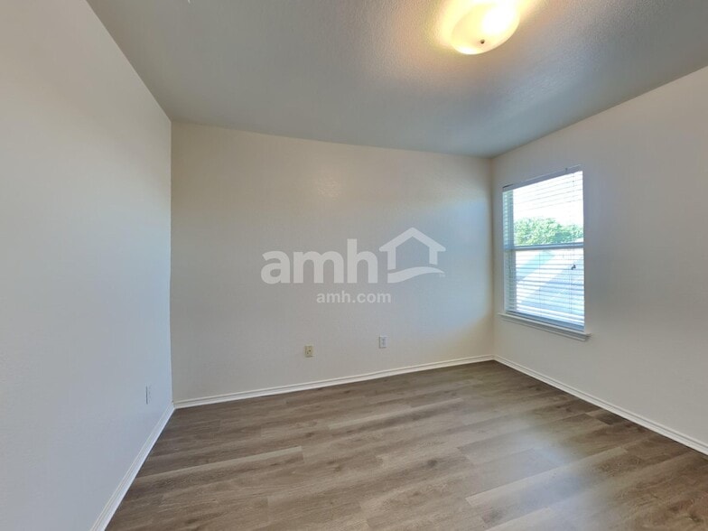 Building Photo - 1137 Boxwood Dr