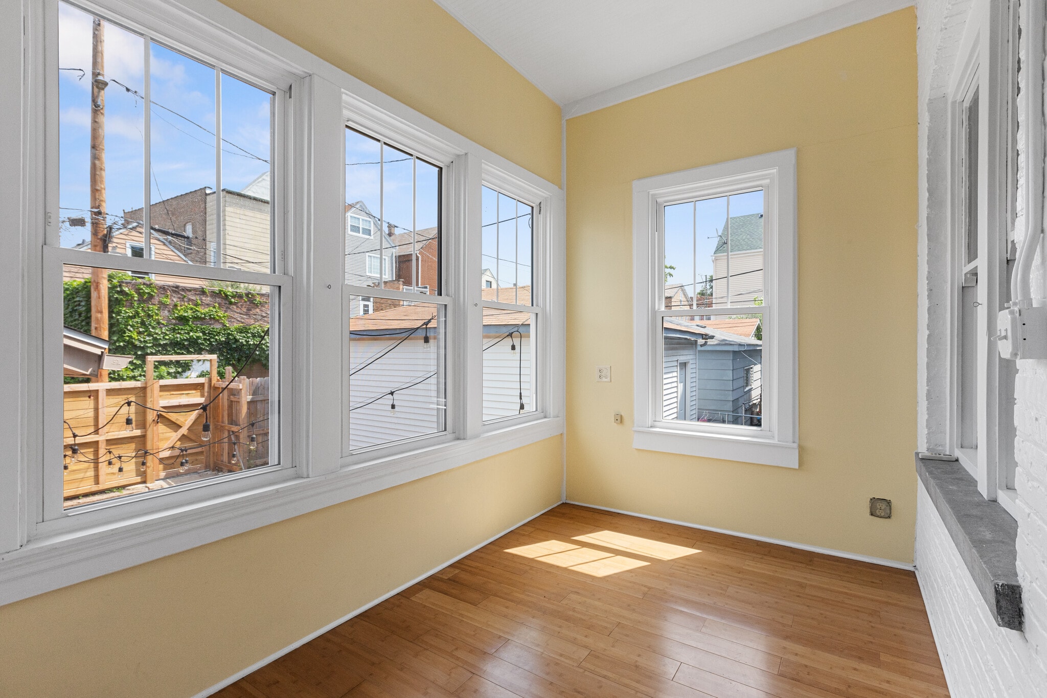 Building Photo - 928 W 32nd St
