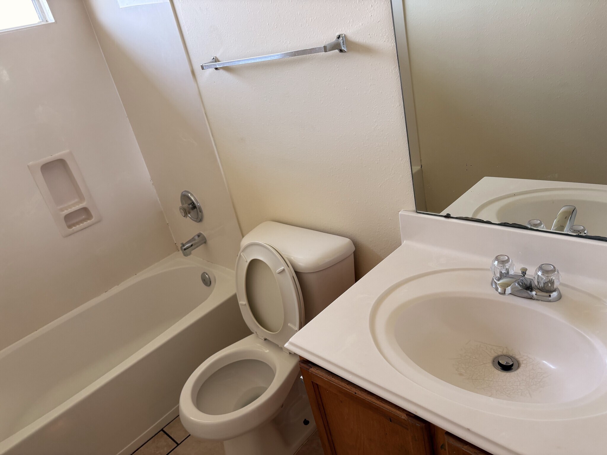 Shared Bathroom - 19338 Montclair Meadow Ln