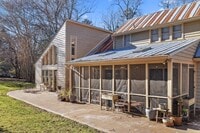 Building Photo - 303 Henderson St