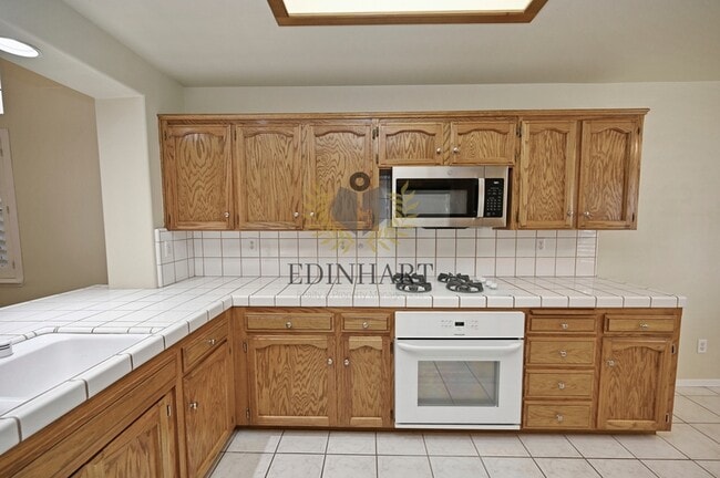 Building Photo - 3750 W Vincent Ln