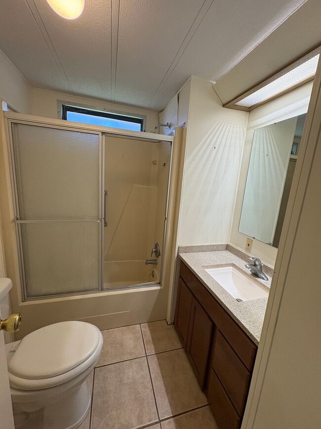 Building Photo - Tavares 1 Bed 1 Bath Waterfront Mobile Home