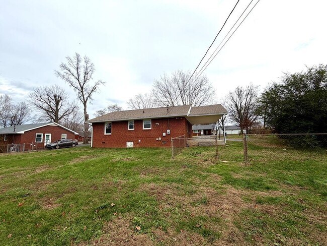 Building Photo - 3507 Velma Dr