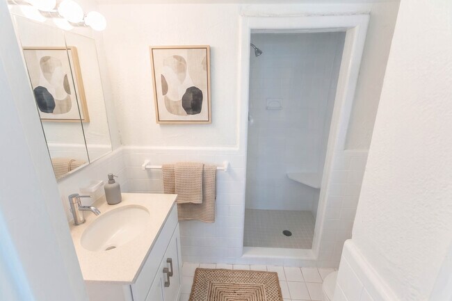 429 A101 Bathroom - 429 Apartments